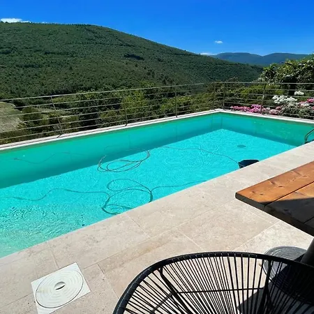 Pool And Detached In Its Own Private Grounds سبوليتو