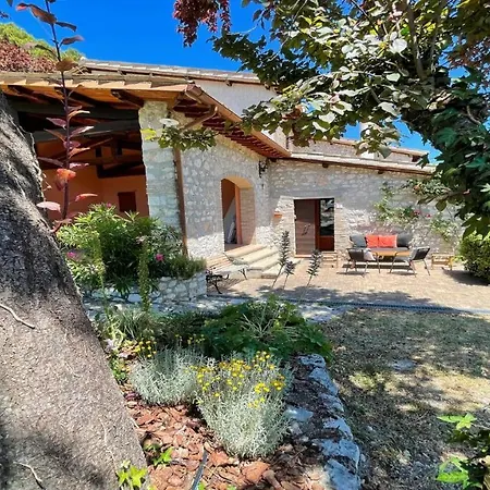 بيت للعطل Pool And Detached In Its Own Private Grounds