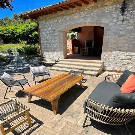 Pool And Detached In Its Own Private Grounds *