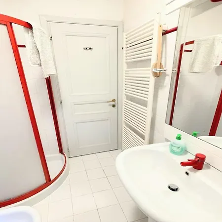 Pool And Detached In Its Own Private Grounds بيت للعطل